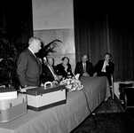 841378 Afbeelding van de afscheidsreceptie van president-directeur dr. ir. F.Q. den Hollander van N.S. te Utrecht.